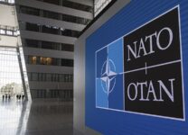 Политолог Брутер назвал пустым сотрясанием воздуха обещание Германии, что солдаты НАТО не зайдут на Украину