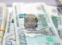 Экономист Масленников: причина ослабления курса рубля – резкое ухудшение платежного торгового баланса